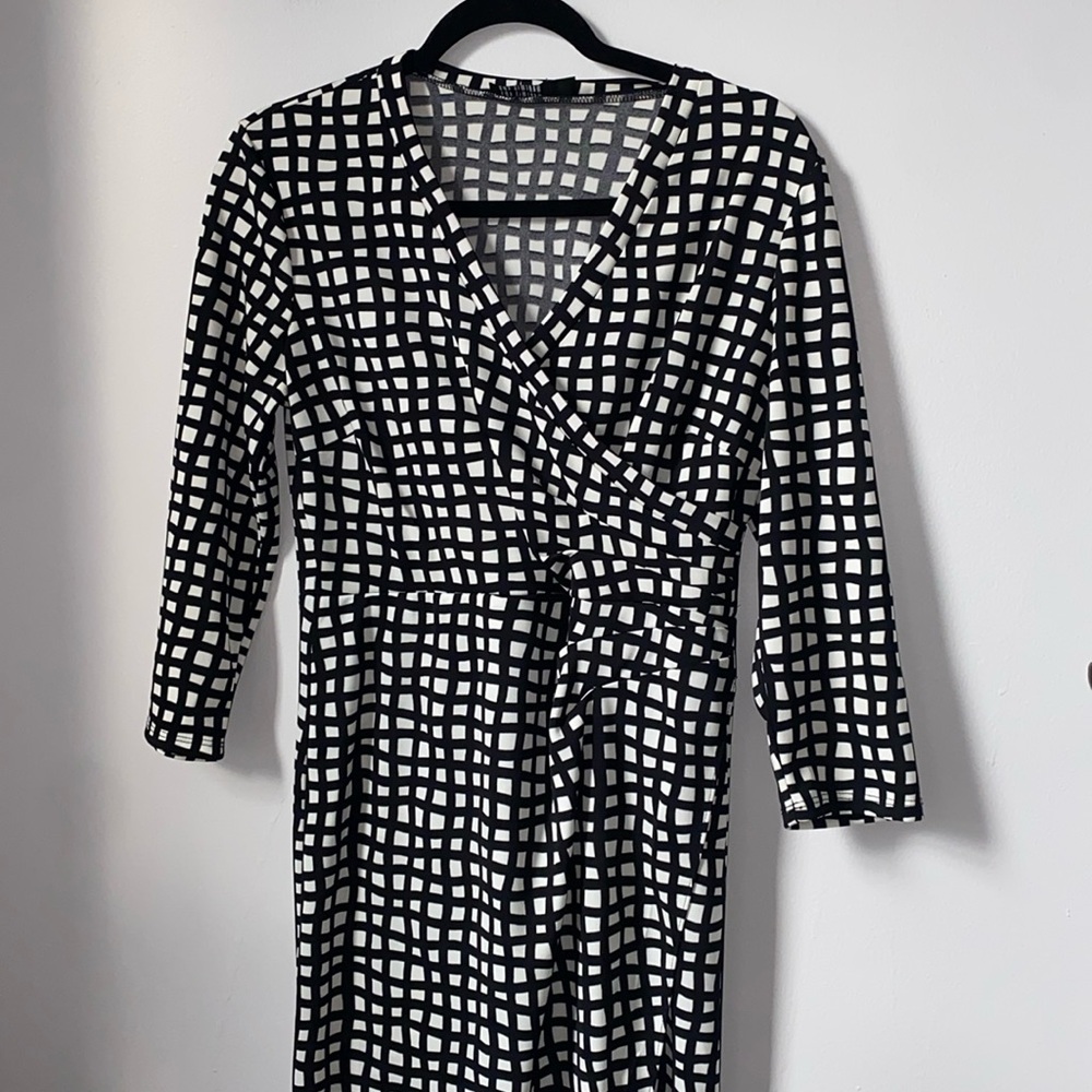 The Limited women’s faux wrap graphic dress, size small black and white